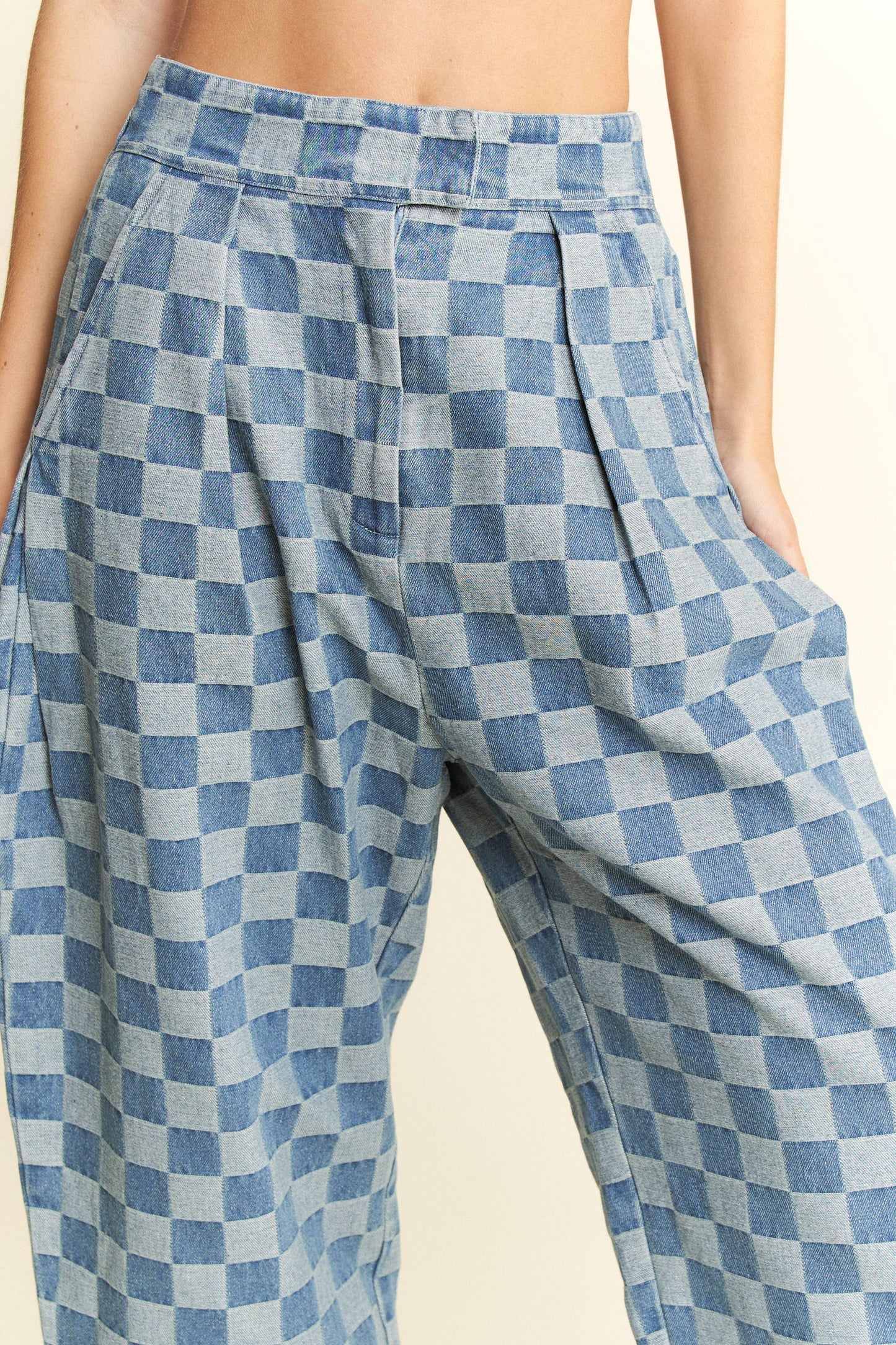 PLEATED CHECKERED HIGH WAIST BARREL PANTS