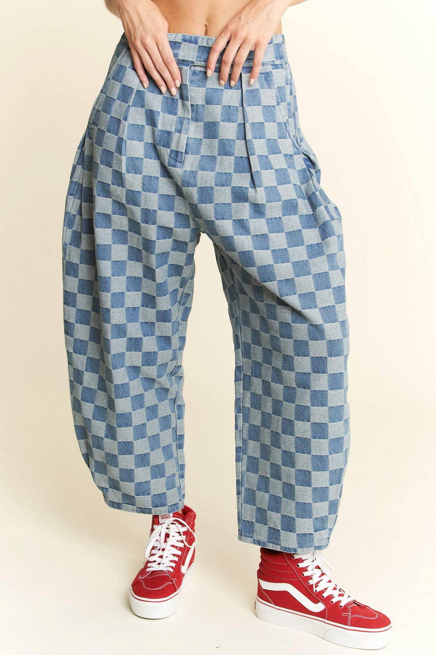 PLEATED CHECKERED HIGH WAIST BARREL PANTS