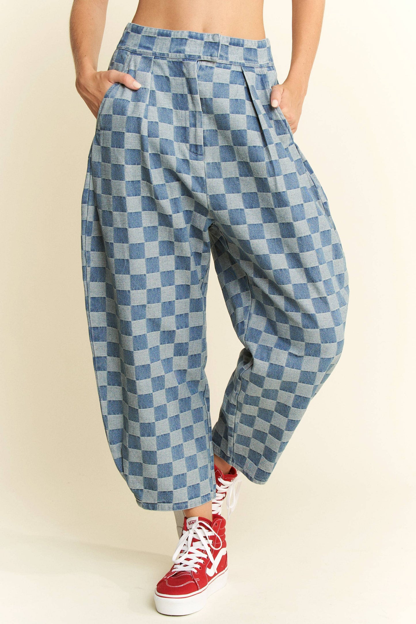 PLEATED CHECKERED HIGH WAIST BARREL PANTS