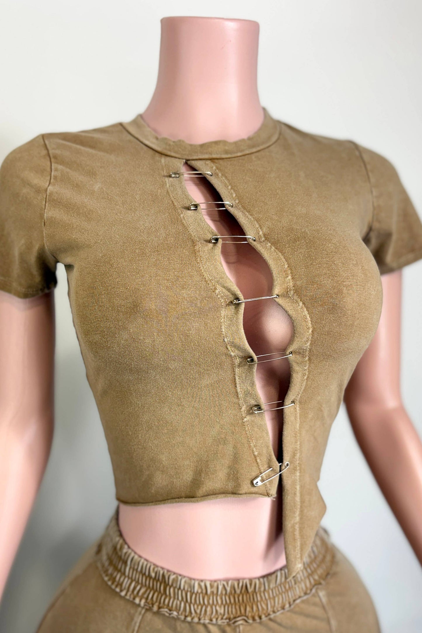 MINERAL WASH SAFETY PIN ASYM CUT TOP & PANT SET